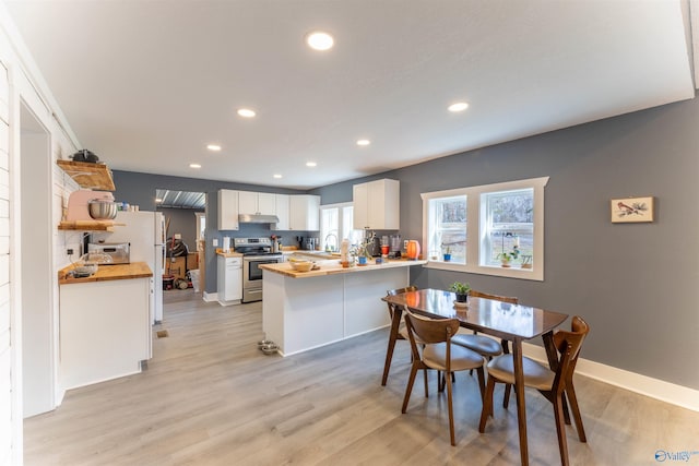 dining area featuring sink and light hardwood / wood-style floors
