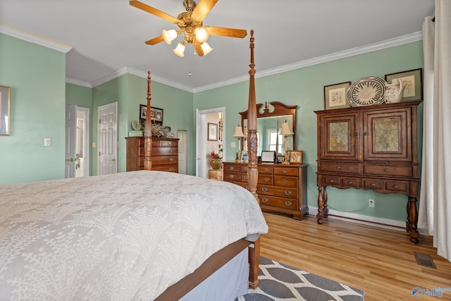 bedroom featuring crown molding, light hardwood / wood-style flooring, and ceiling fan