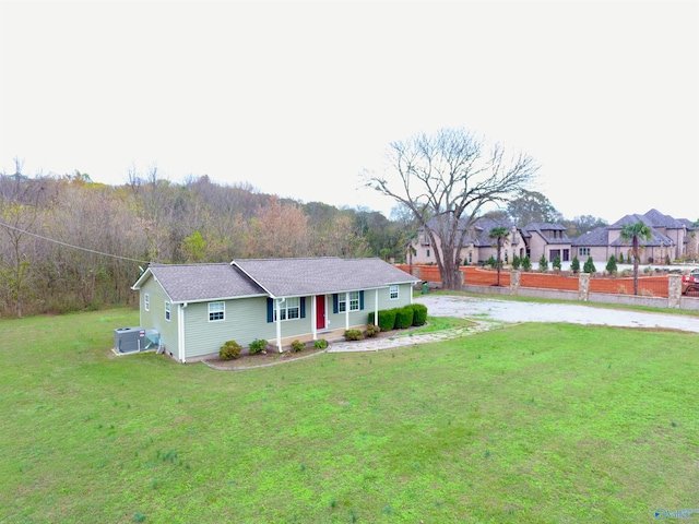 single story home featuring a front lawn