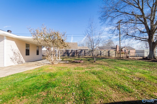 view of yard featuring a patio area