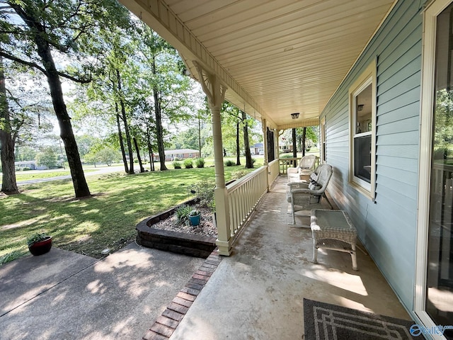 view of patio / terrace with covered porch