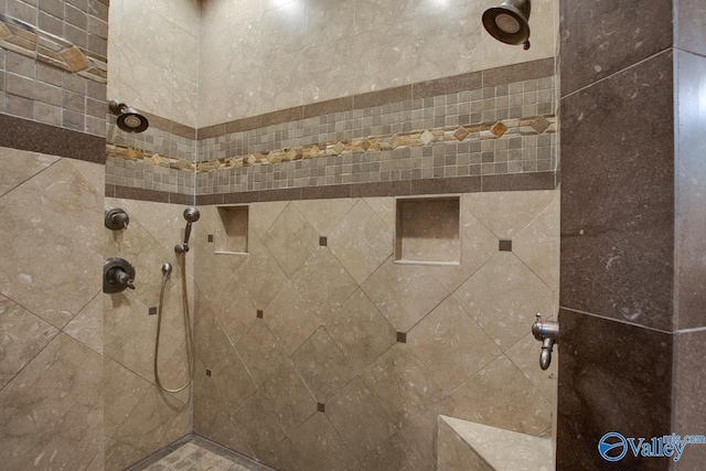 bathroom featuring a tile shower