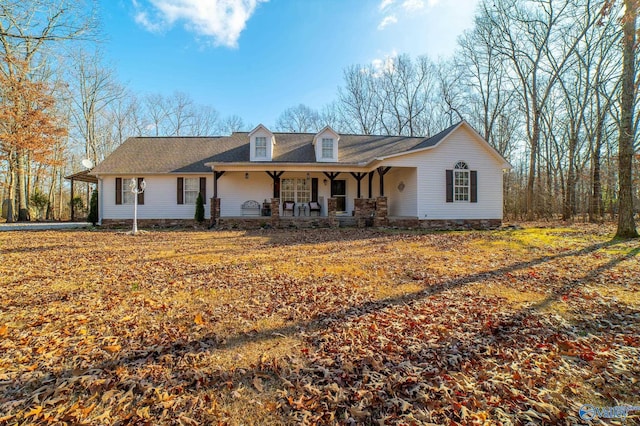 view of front of house featuring a front lawn and covered porch