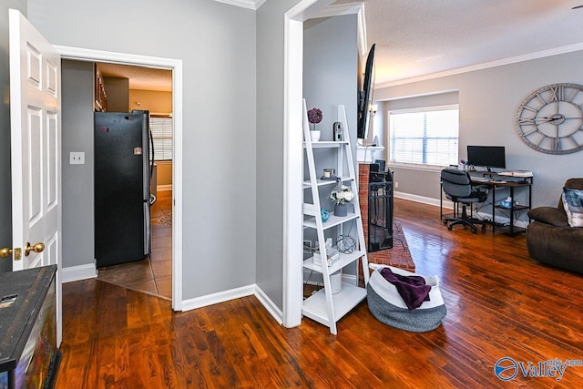 interior space with dark wood-style floors, baseboards, and crown molding