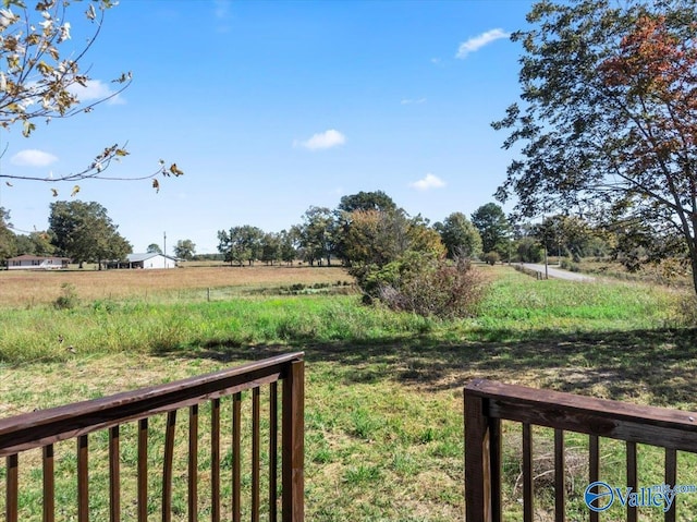 view of yard featuring a rural view