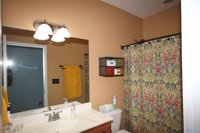 bathroom with a shower with curtain, vanity, and toilet