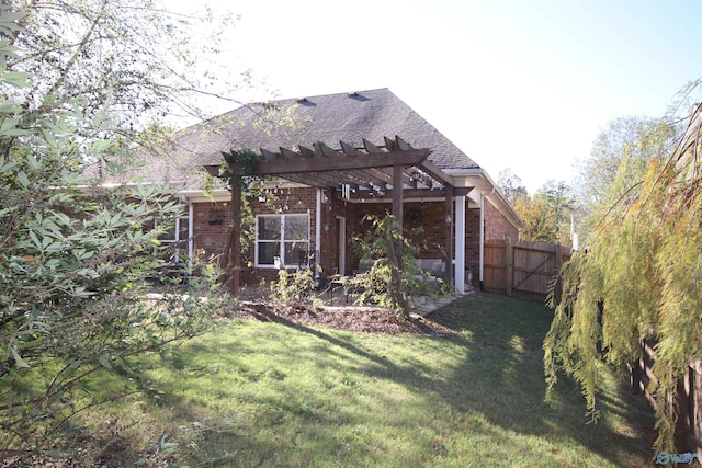 view of yard featuring a pergola