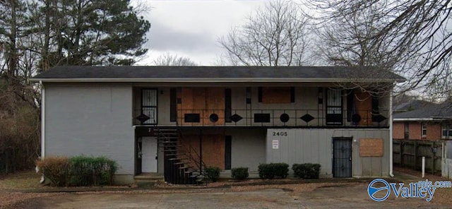 view of front of house with a balcony