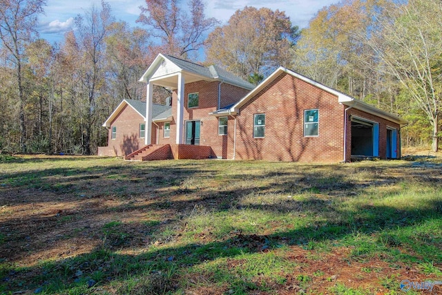 view of front of home featuring a garage and a front lawn