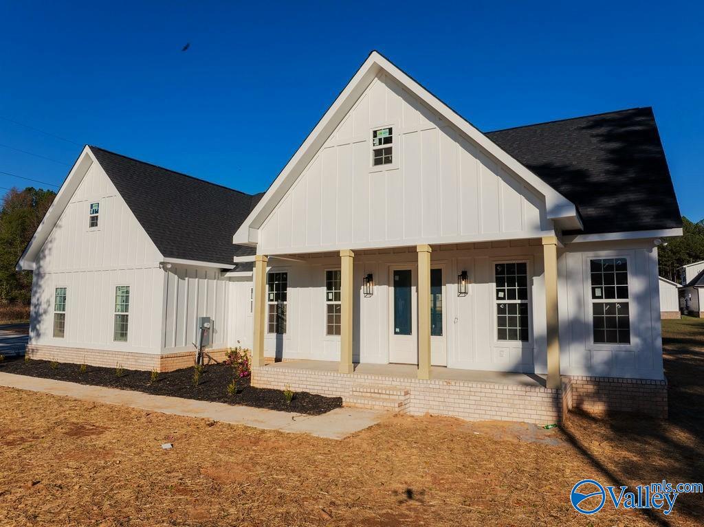 view of front of home featuring covered porch