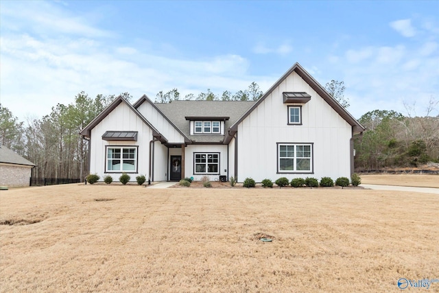 view of modern farmhouse style home