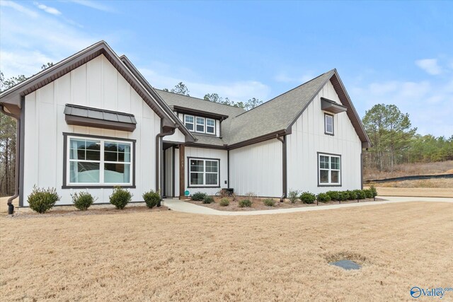 modern inspired farmhouse with a front yard