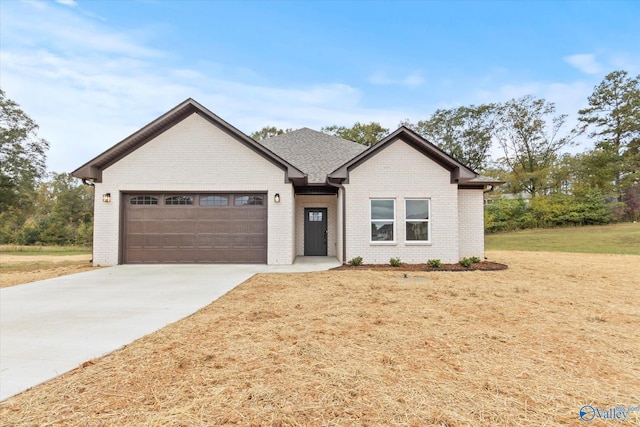 view of front of property featuring a front yard and a garage