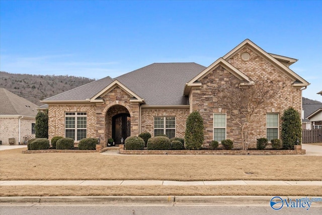 view of front property featuring a front yard