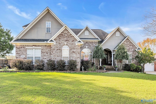 view of front facade featuring a front lawn