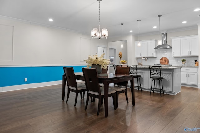 dining room with recessed lighting, crown molding, baseboards, dark wood finished floors, and an inviting chandelier