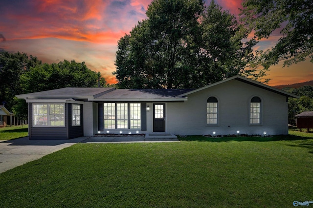 1007 Honeysuckle Ln SW, Decatur, AL 35601 - ranch-style home featuring a front yard