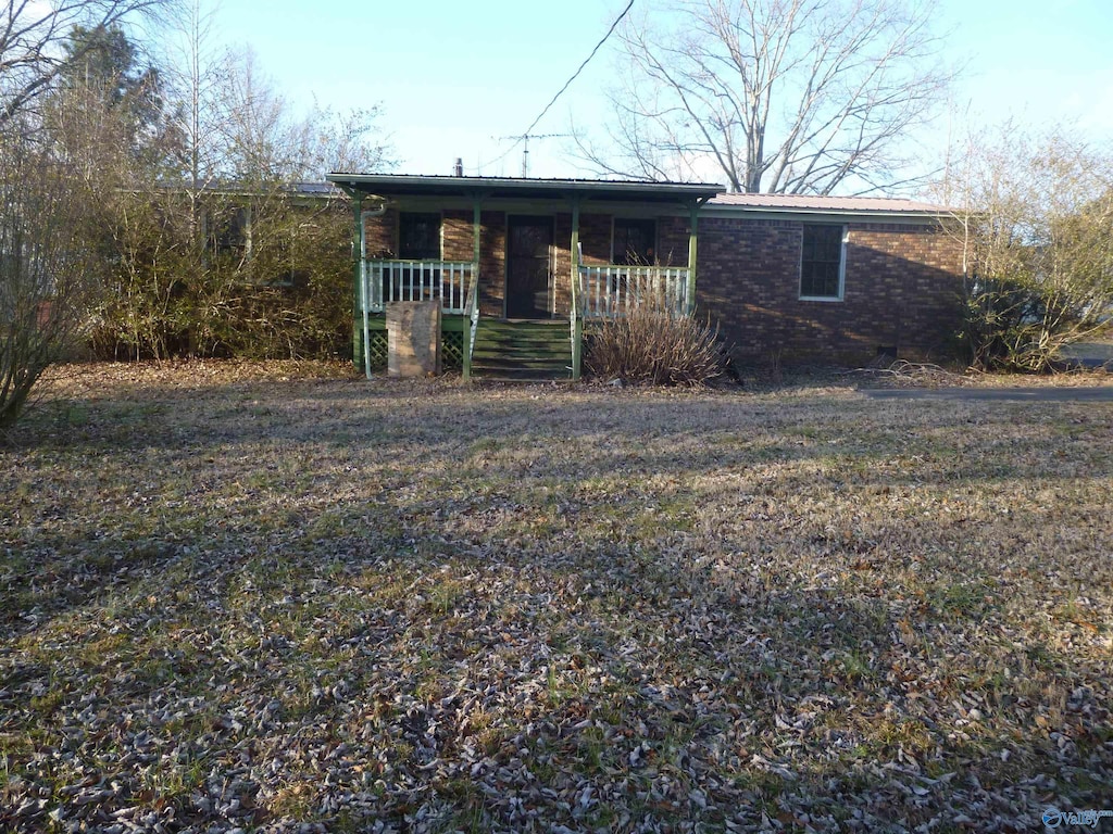 ranch-style house with a porch