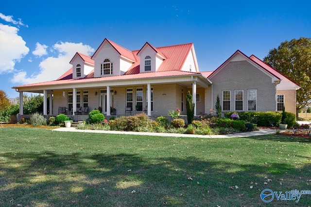 farmhouse featuring a front yard and a porch