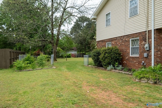 222 Lakewood Dr, Scottsboro, AL 35769 - view of yard with fence
