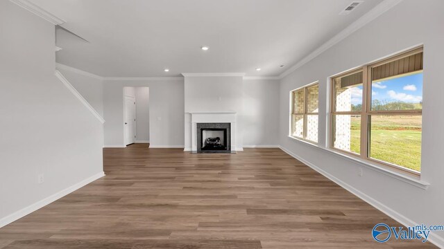 kitchen featuring backsplash, a center island with sink, stove, and dark wood-type flooring