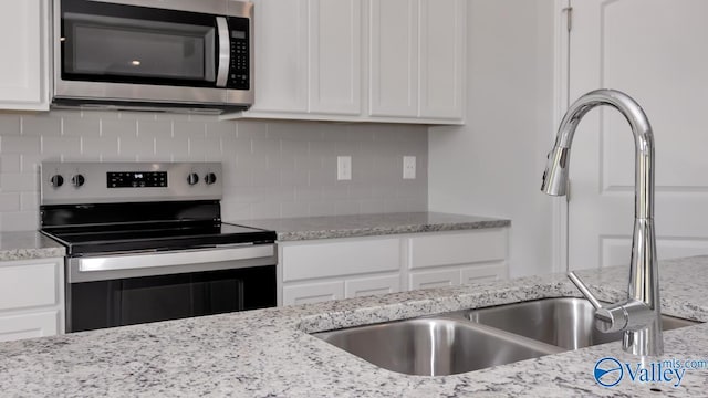 kitchen featuring sink, dark wood-type flooring, a center island with sink, and dishwasher