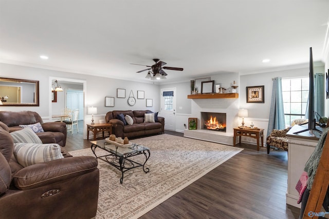 living room with ceiling fan, dark hardwood / wood-style flooring, and crown molding