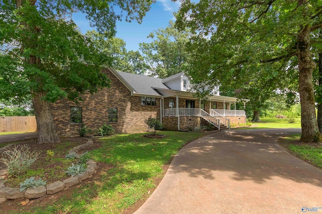 view of front of house featuring covered porch and a front lawn