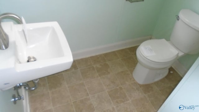 bathroom featuring sink and toilet