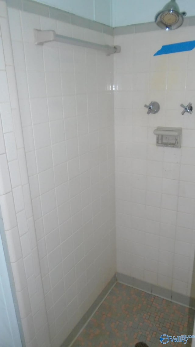 bathroom with a tile shower