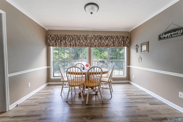 207 Sharp Dr, Gadsden, AL 35903 - dining area featuring ornamental molding, wood finished floors, baseboards, and a textured ceiling