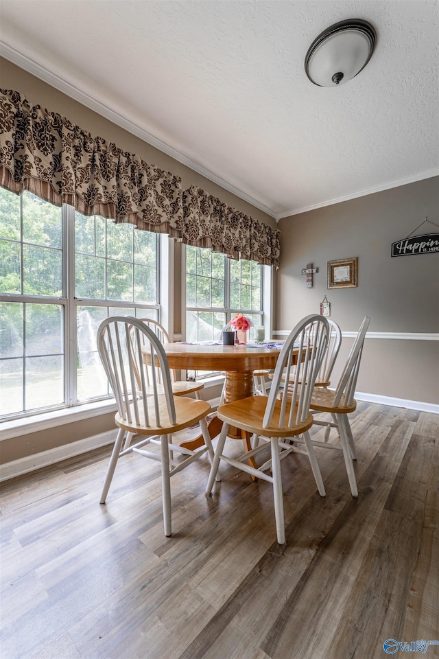 207 Sharp Dr, Gadsden, AL 35903 - dining area with crown molding, wood finished floors, a textured ceiling, and baseboards