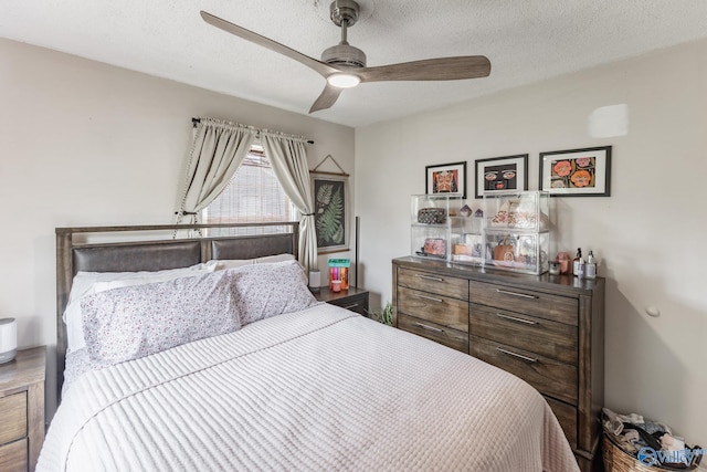 3516 Oleander Rd SW, Huntsville, AL 35805 - bedroom with a ceiling fan and a textured ceiling