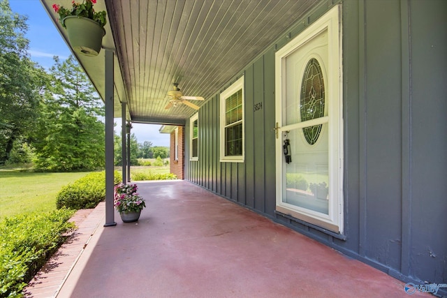 view of patio / terrace with ceiling fan and covered porch