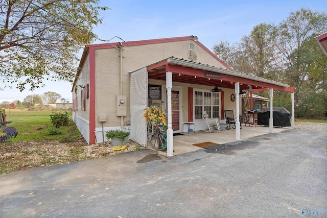 view of front of home featuring a patio