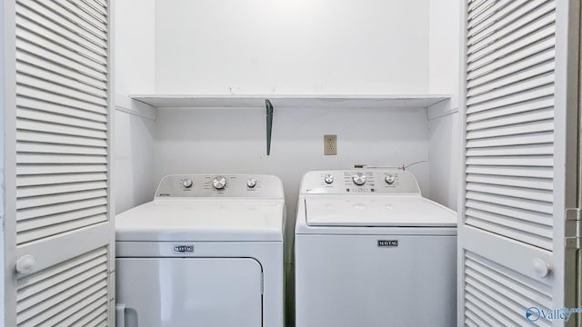 washroom with laundry area and washing machine and clothes dryer