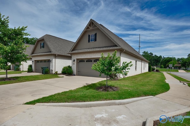 view of front of property with a front yard