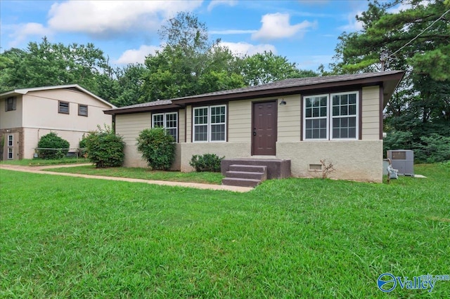 view of front facade with a front yard