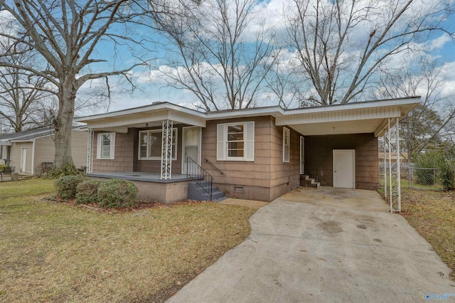 view of front facade featuring covered porch, a front lawn, and a carport