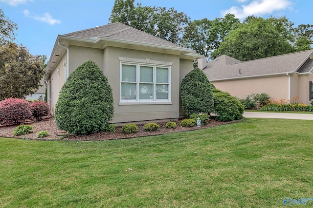 178 Ridgewood Cir, Cherokee Ridge, AL 35175 - view of side of home with stucco siding, a yard, and roof with shingles