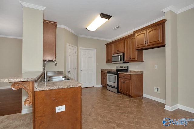 kitchen with kitchen peninsula, crown molding, sink, and stainless steel appliances