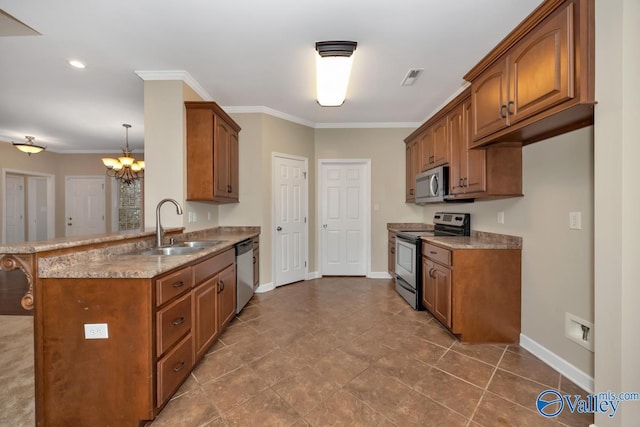 kitchen featuring kitchen peninsula, ornamental molding, stainless steel appliances, sink, and a chandelier