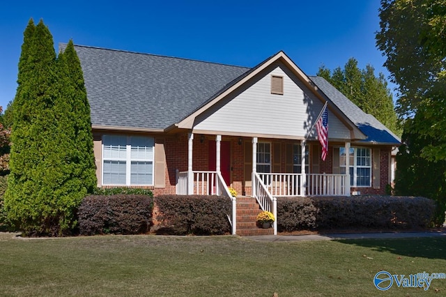 view of front of property featuring a front lawn and covered porch