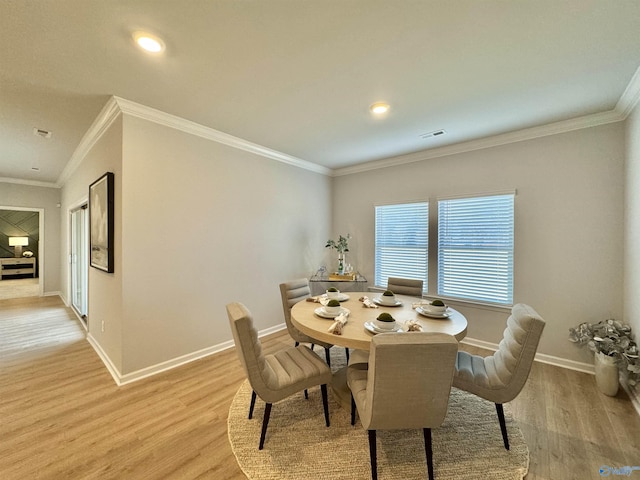 dining space with light wood-type flooring, baseboards, ornamental molding, and recessed lighting