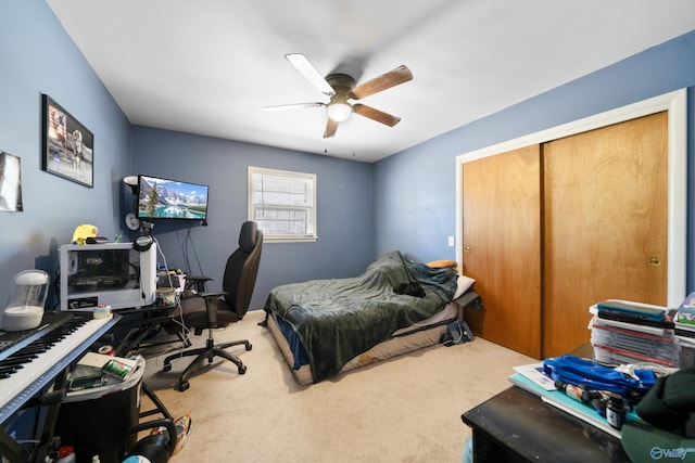 bedroom with a closet, carpet flooring, and ceiling fan