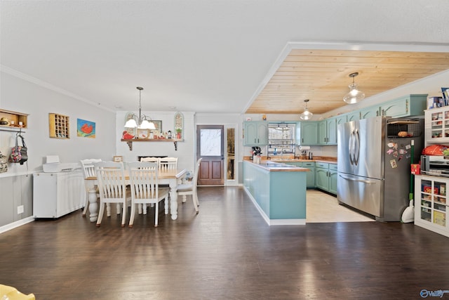 kitchen featuring ornamental molding, freestanding refrigerator, blue cabinetry, and wood finished floors