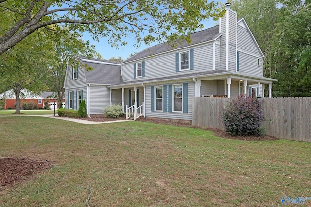 view of front of property featuring a front lawn