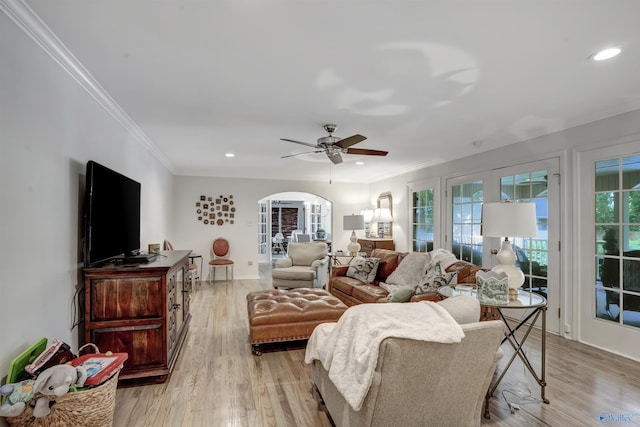 living room with crown molding, light hardwood / wood-style floors, and ceiling fan