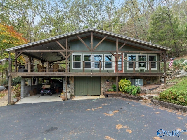 view of front of property featuring ceiling fan and a carport