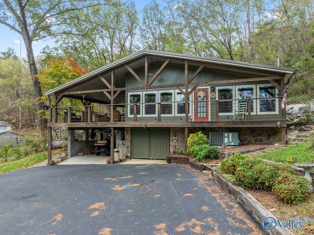 view of front facade featuring a deck